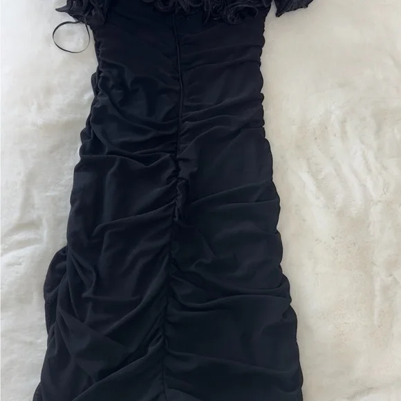 Elegant Black Strapless Dress - Picture 4 of 6